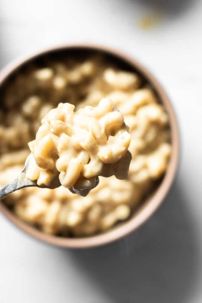 mac and cheese on fork