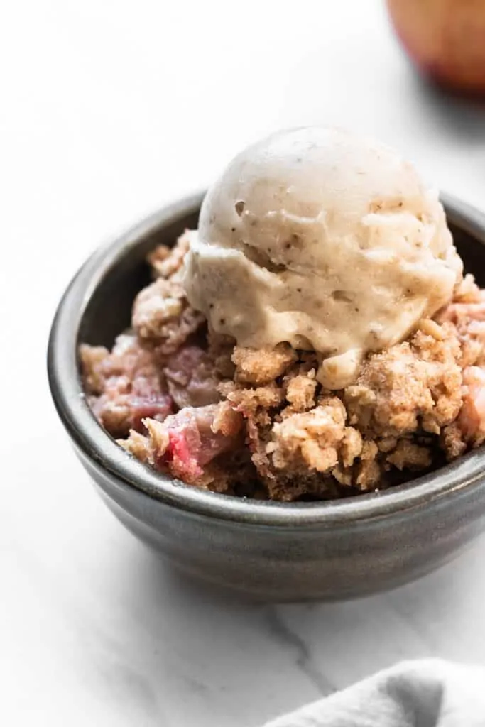 apple crisp with ice cream