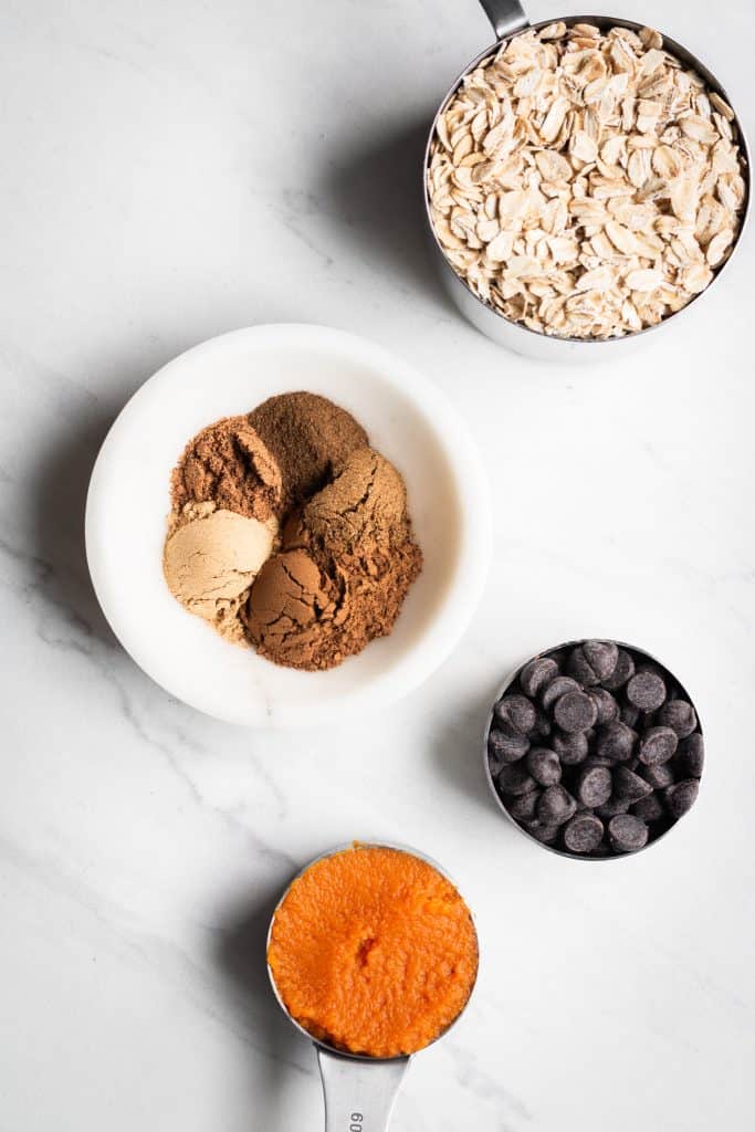 pumpkin spice mix, oats, chocolate and pumpkin puree